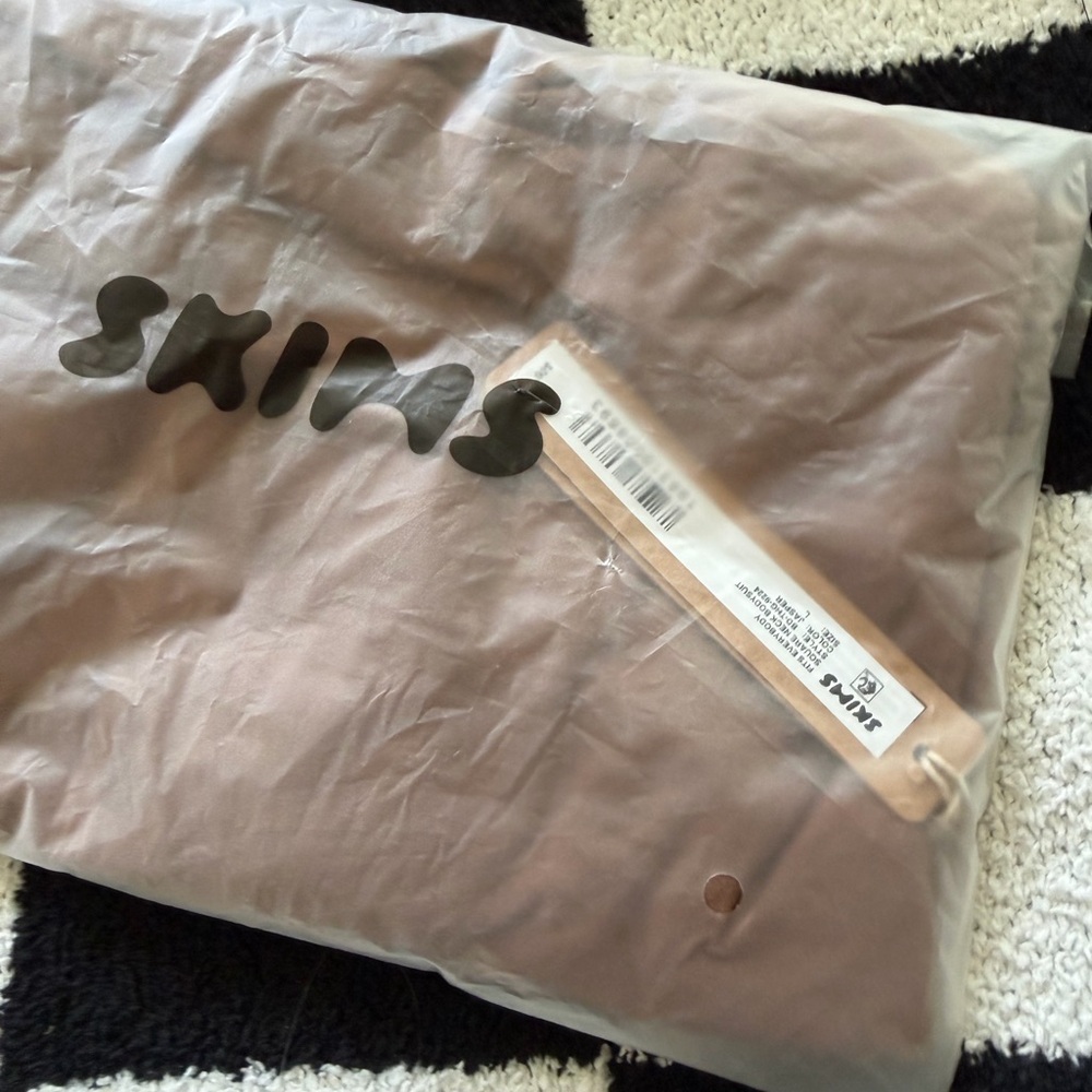 Skims Square Neck Bodysuit Jasper L NWT